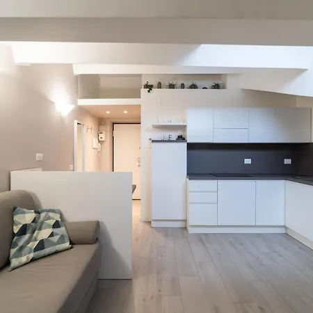 Intrho Flat P.ta Romana Milánó